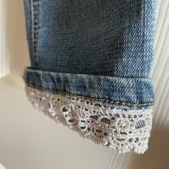 Very cute retro  design cropped jeans with some cute laces. US size about S - Picture 4 of 7